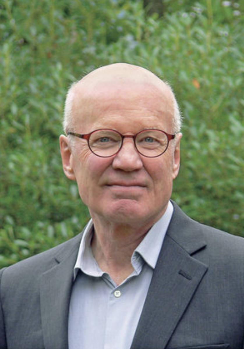 Headshot photo Robert Paarlberg